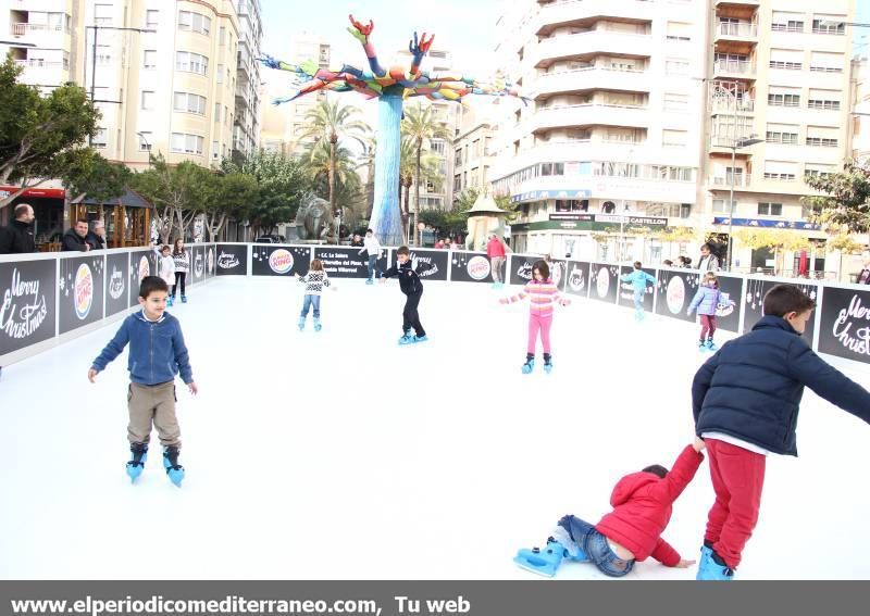 GALERÍA DE FOTOS -- Diversión sin límite en la pista de hielo ecológica