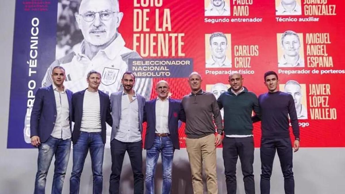 El equipo de De la Fuente. De izquierda a derecha: López Vallejo, Miguel Ángel España, Pablo Amo, Luis de la Fuente, Juanjo González, Pablo Peña y Carlos Cruz.