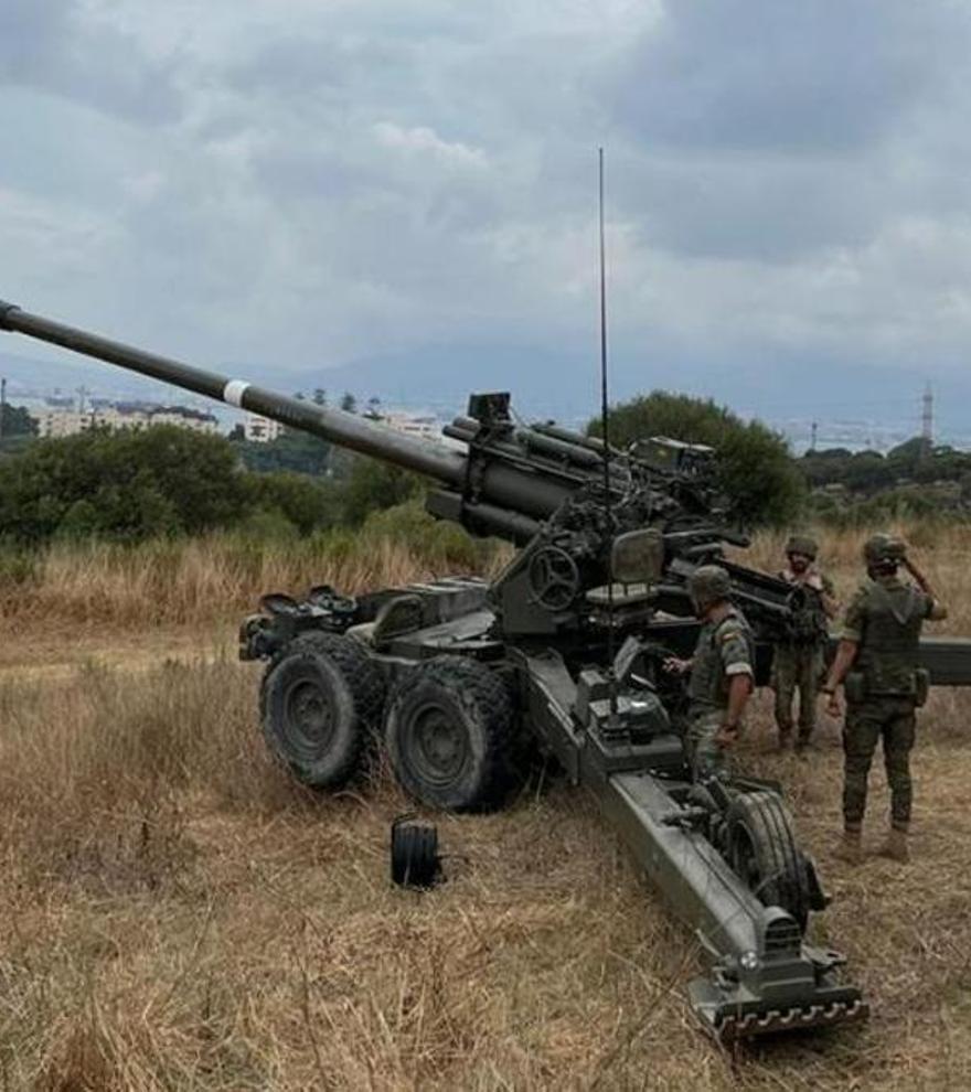 La última compra millonaria de munición de artillería por España duraría cuatro días en el frente de Ucrania