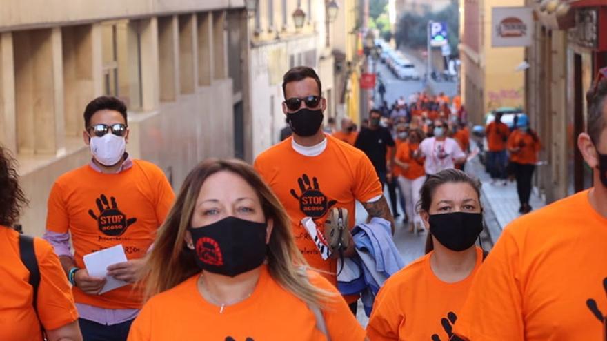 200 hosteleros salen a la calle en Badajoz para protestar contra las restricciones del sector