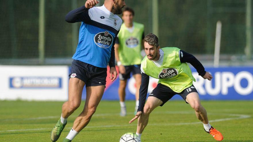 Lopo y Luisinho en el entrenamiento de esta tarde en Abegondo.