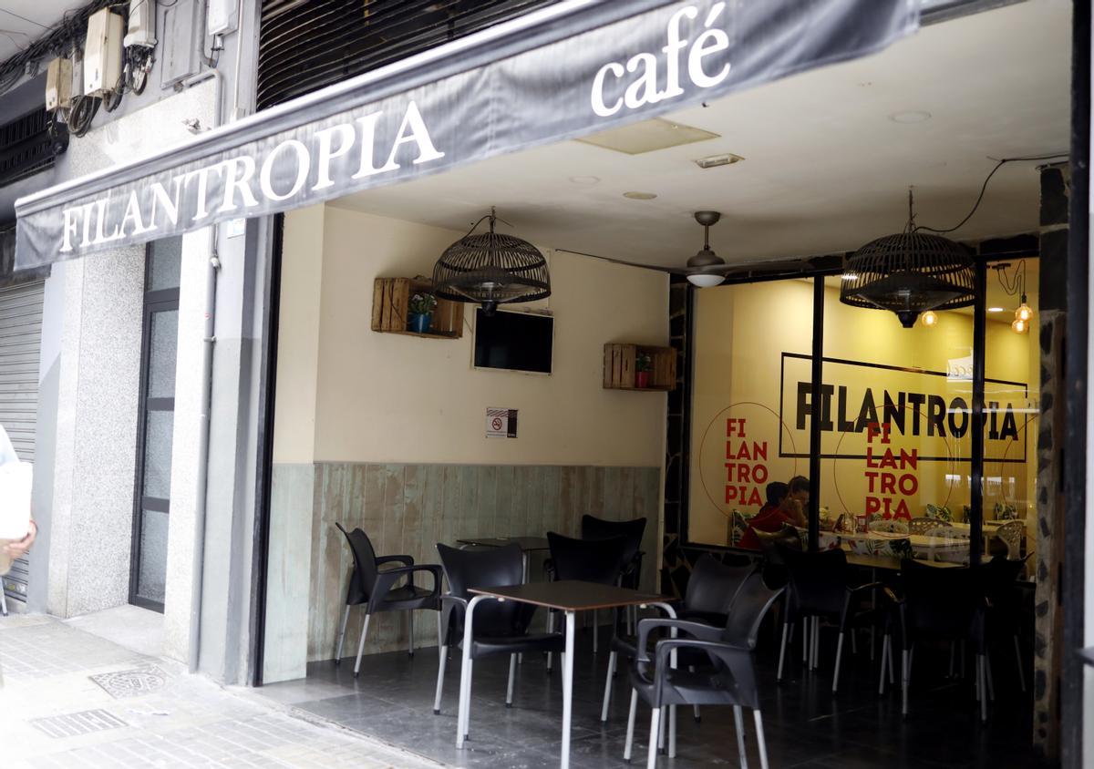 Terraza del Filantropía Café, en calle Federico García Lorca de Zaragoza