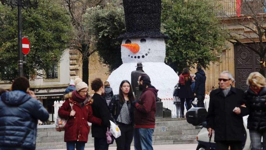 El muñeco de nieve que decora Porlier durante las fiestas de Navidad.