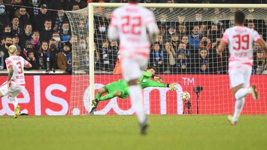 El alzireño Josep Martínez ya sabe lo que es evitar goles en Champions