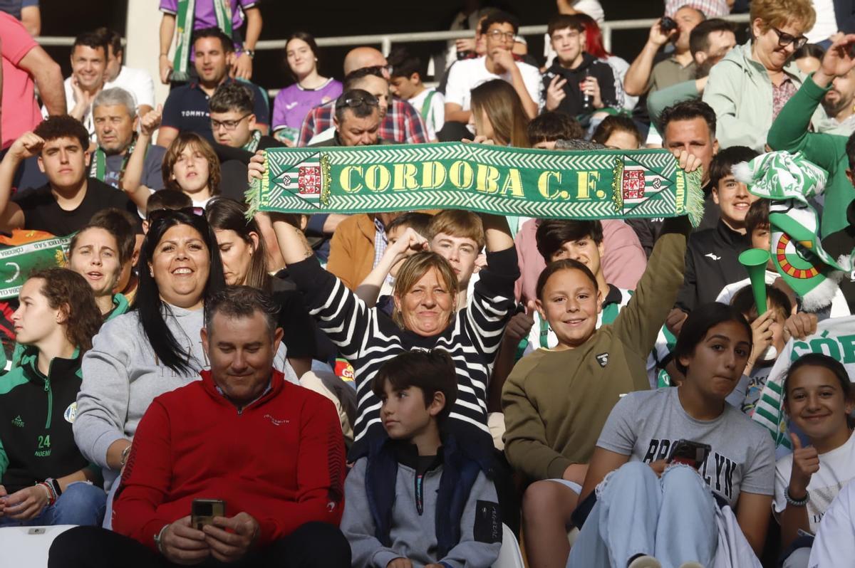 Córdoba CF-Cádiz: las imágenes de la afición blanquiverde en El Arcángel Córdoba CF-Cádiz: las imágenes de la afición blanquiverde en El Arcángel