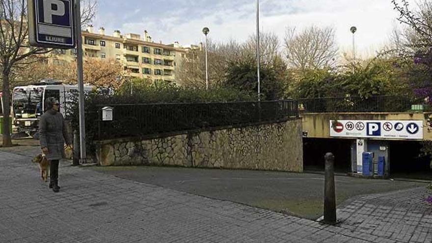 El estacionamiento está situado en la barriada de Son Cotoner, cerca de la Policlínica.