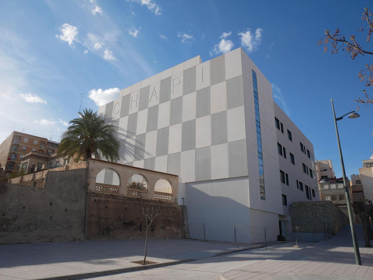 El Teatro Chapí de Crevillent precisa la inversión de 3 millones de euros al encontrarse vacío por dentro