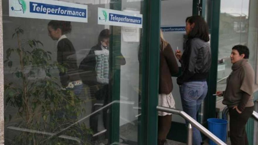 Un grupo de trabajadoras en la sede de Teleperformance en una imagen de hace cuatro años. / eduardo vicente