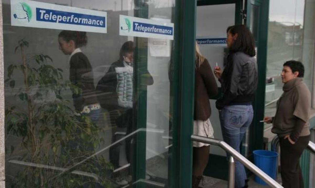 Un grupo de trabajadoras en la sede de Teleperformance en una imagen de hace cuatro años. / eduardo vicente