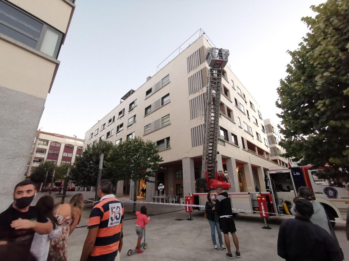 La zona fue acotada en su momento para que los bomberos inspeccionasen las fachadas.