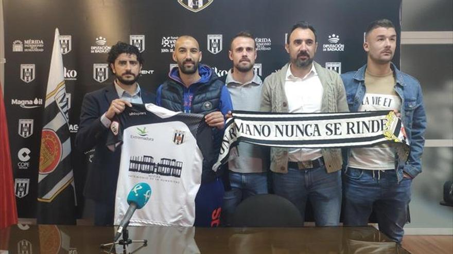 El banquillo del Mérida, un «grandísimo reto» para Barrero