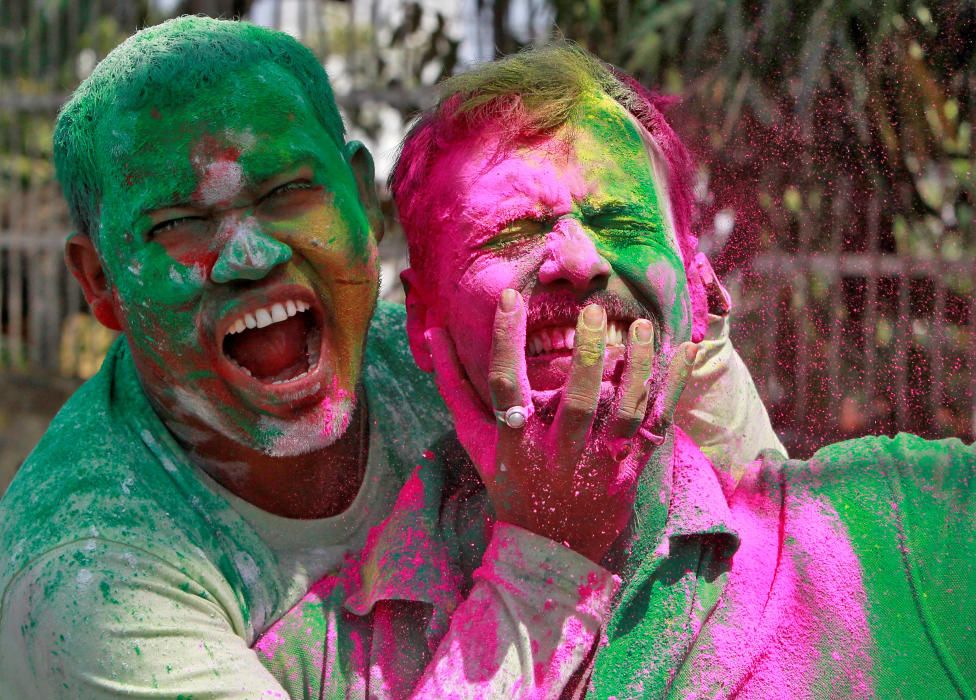 Explosión de color en el festival Holi en India.