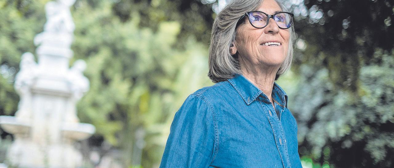 Ana María Crespo de las Casas (1948, Santa Cruz de Tenerife), el pasado jueves en la Plaza Weyler de la capital tinerfeña .