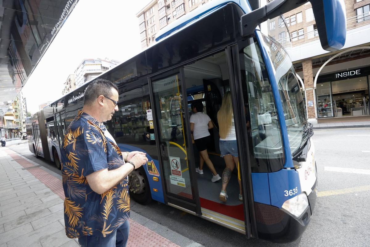 En imágenes: un viaje por varias rutas del transporte urbano de Avilés En imágenes: un viaje por varias rutas del transporte urbano de Avilés