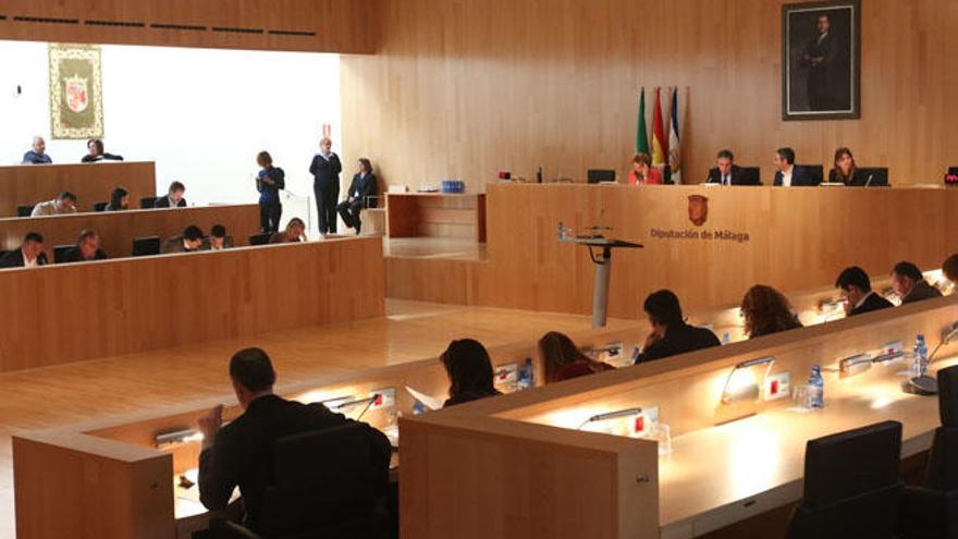 La imgan muestra el salón de plenos de la Diputación, donde el portavoz de Ciudadanos, Gonzalo Sichar, ha alertado de que se siente vigilado por los cargos de confianza del PP.