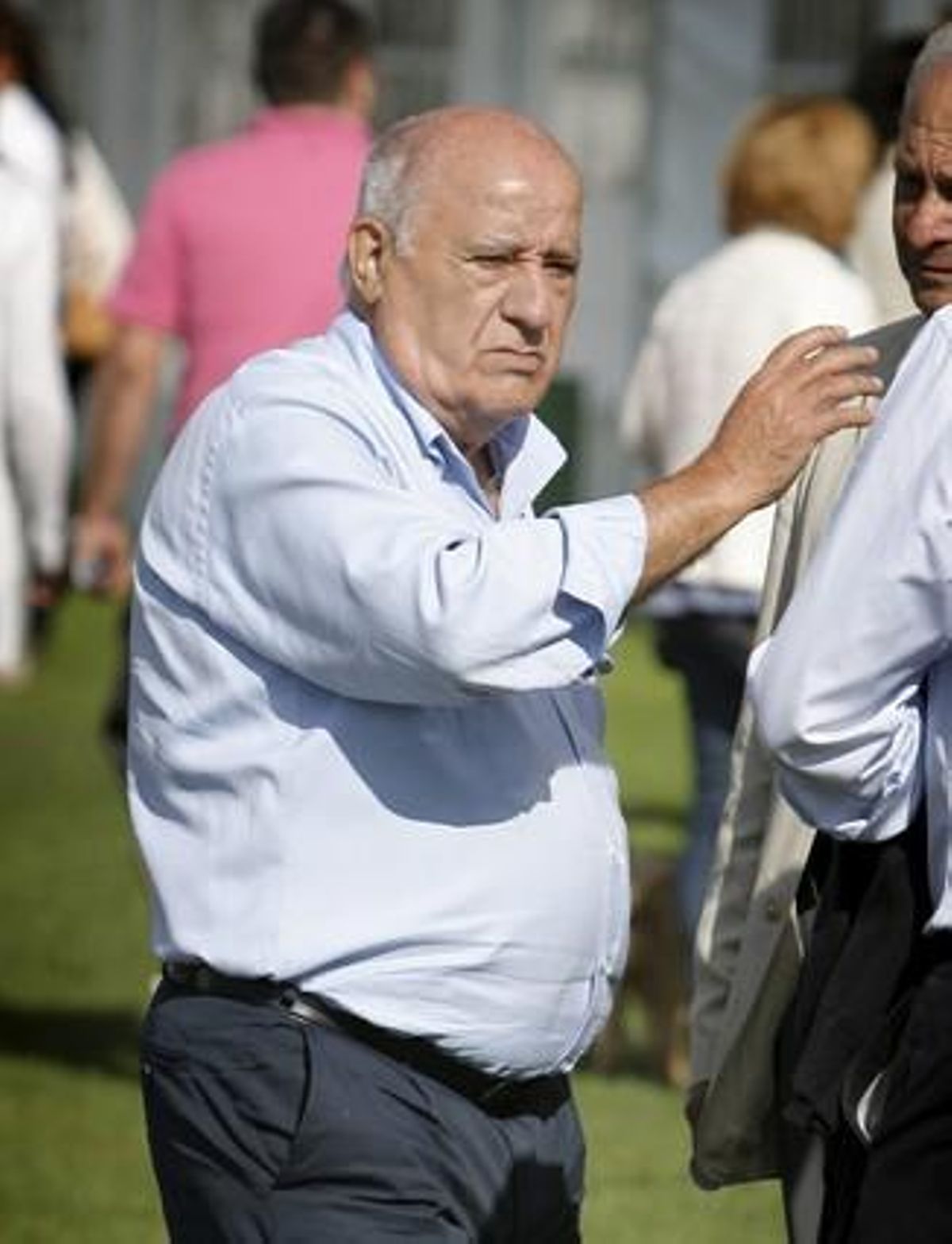 El fundador d’Inditex, Amancio Ortega, durant un concurs hípic al municipi corunyès d’Arteixo, el 28 de juliol. El fundador d’Inditex, Amancio Ortega, durant un concurs hípic al municipi corunyès d’Arteixo, el 28 de juliol.
