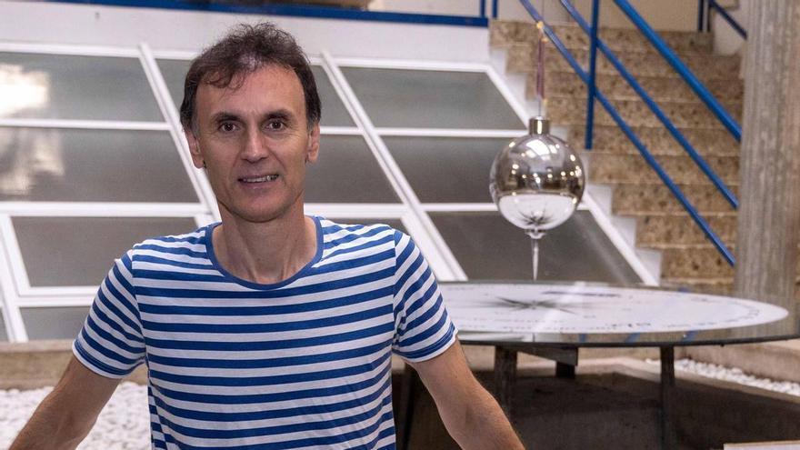 Jorge Mira, físico: «Nos falta parar y reflexionar con calma. Vivir demasiado deprisa nos aleja, a veces, de la realidad»