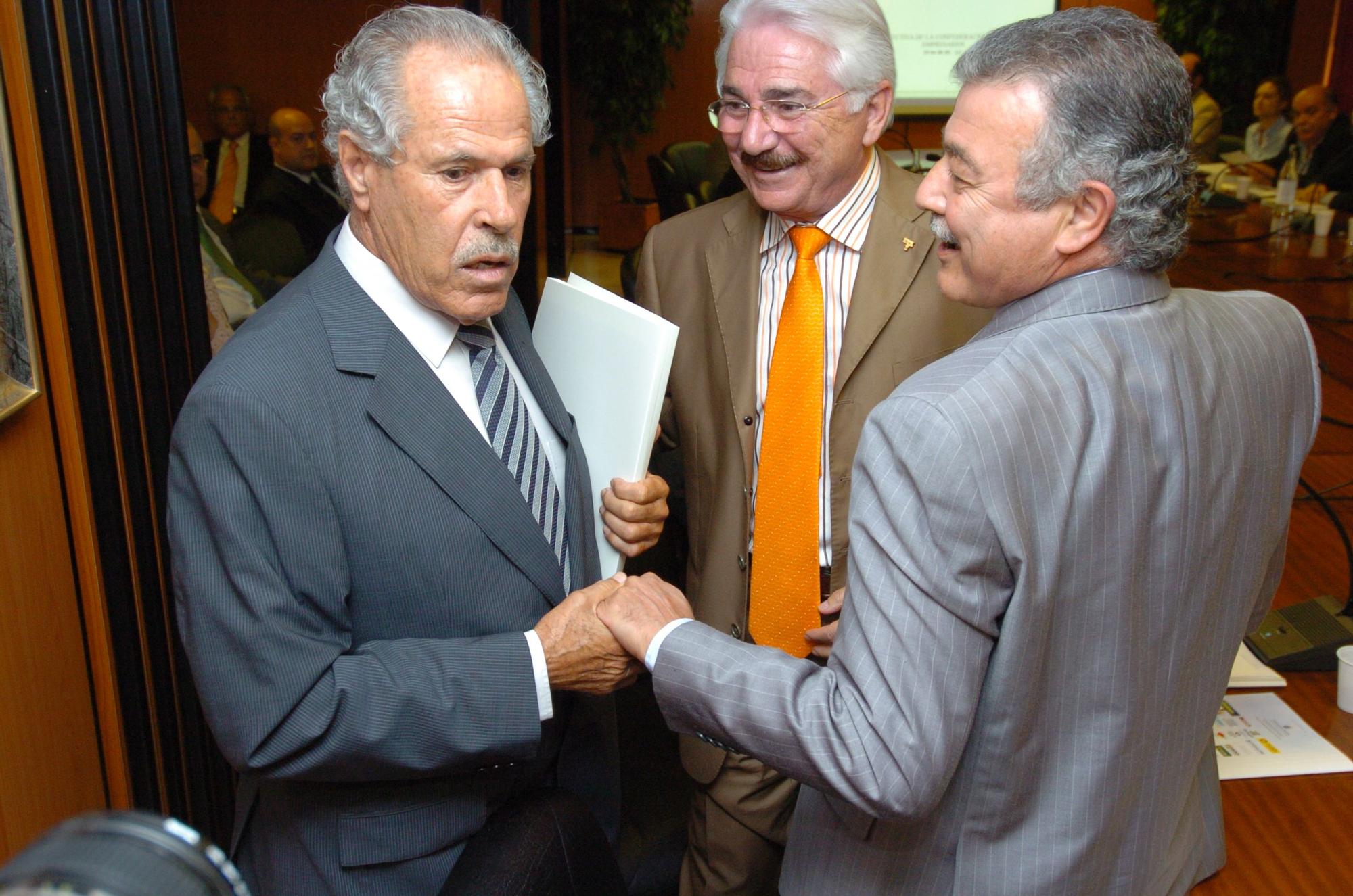 Félix Santiago y Suárez Gil, en una reunión de la CCE