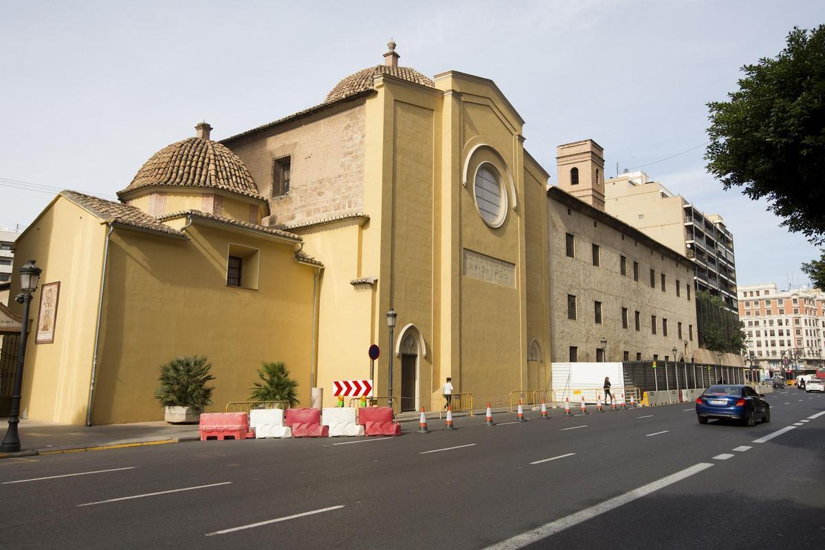 Fachada exterior del Monasterio de San Vicente de la Roqueta.