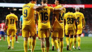 Los jugadores del FC Barcelona celebran el gol de Joao Félix.