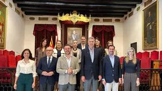 Albiol visita Elche para compartir modelos de gestión y abordar la “ocupación ilegal” como reto común