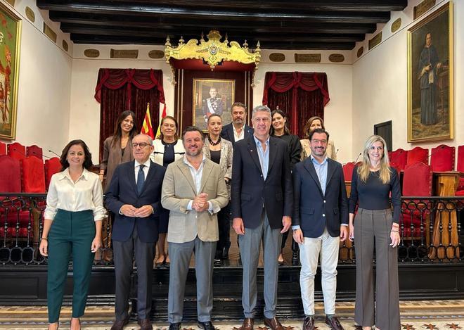 Albiol visita Elche para compartir modelos de gestión y abordar la ocupación ilegal como reto común