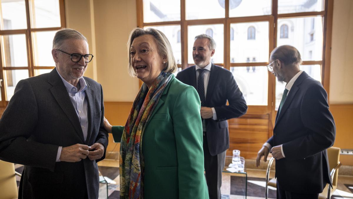 En imágenes | Jorge Azcón, Javier Lambán, Luisa Fernanda Rudi y Marcelino Iglesias charlan en el encuentro de presidentes de Aragón de EL PERIÓDICO DE ARAGÓN