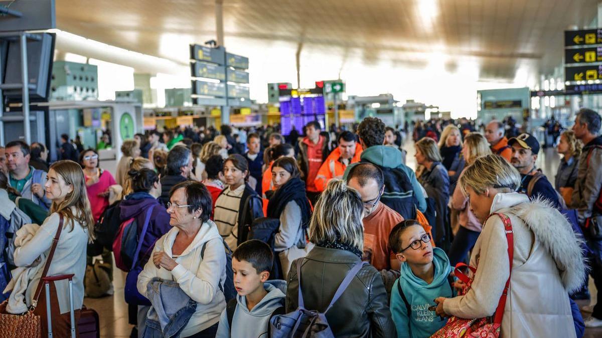 El aeropuerto del Prat el pasado domingo, día de operación retorno y huelga.