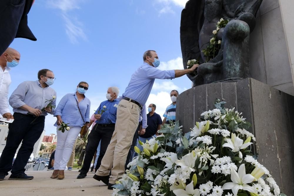 Ofrenda floral en homenaje a Belén María