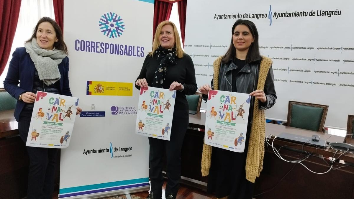 Por la derecha, Melania Montes, Carmen Arbesú y María Alonso, técnica de Igualdad, durante la presentación de las actividades