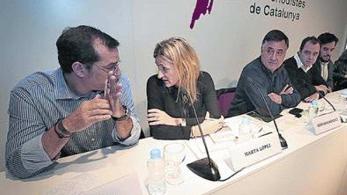 La mesa de debate de ayer en el Col.legi de Periodistes, en Barcelona.