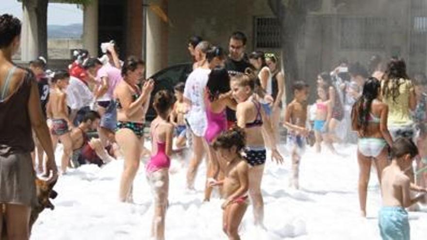 Els més petits es van refrescar a la Balconada.