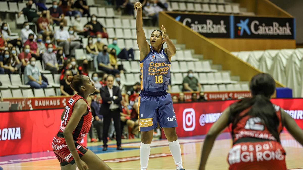 Trahan-Davis, una de las jugadoras de Valencia BC más acertadas en Girona