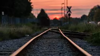 Por qué hay piedras en la vía del tren y para qué sirven