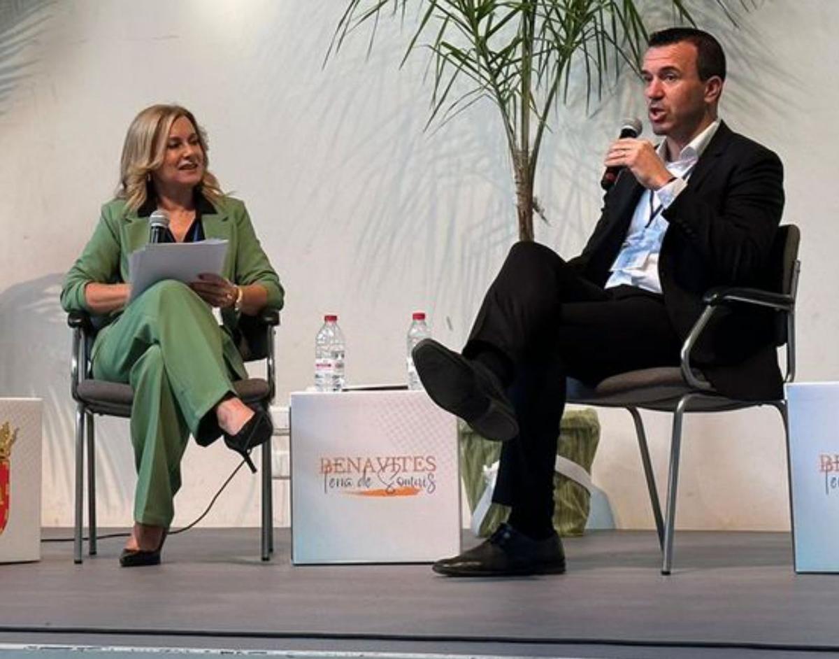 Alcaldes y expertos abogan por reducir la burocracia | DANIEL TORTAJADA