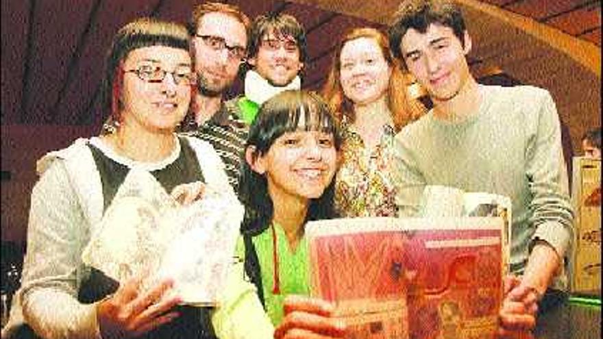 Alumnos de la Escuela Superior de Arte de Asturias, en Avilés, durante la presentación del libro.