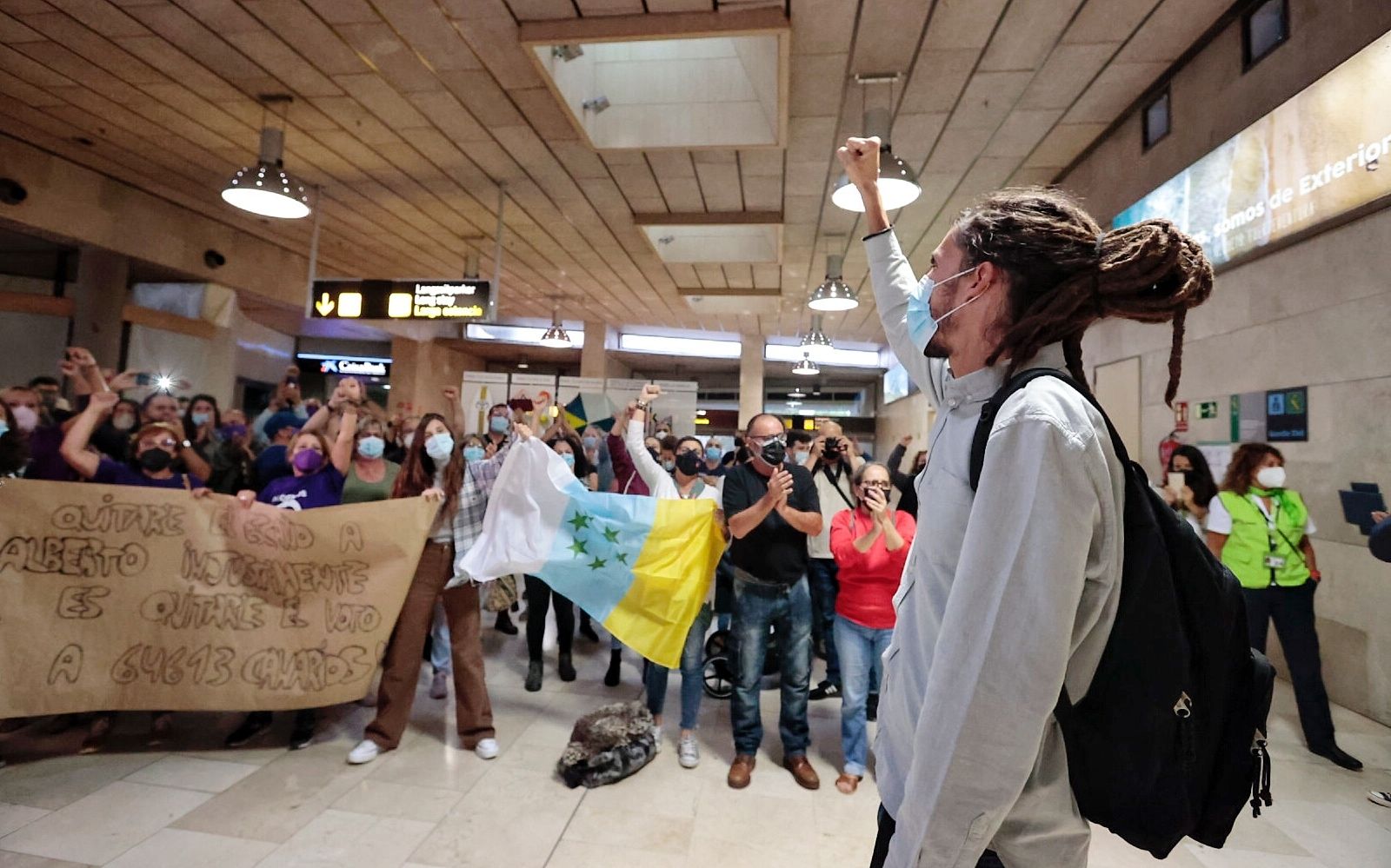 Alberto Rodríguez llega a Tenerife y anuncia que deja la militancia de Podemos