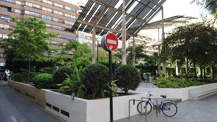 El jardín de Santa Isabel estará cerrado desde este lunes para renovar las pérgolas