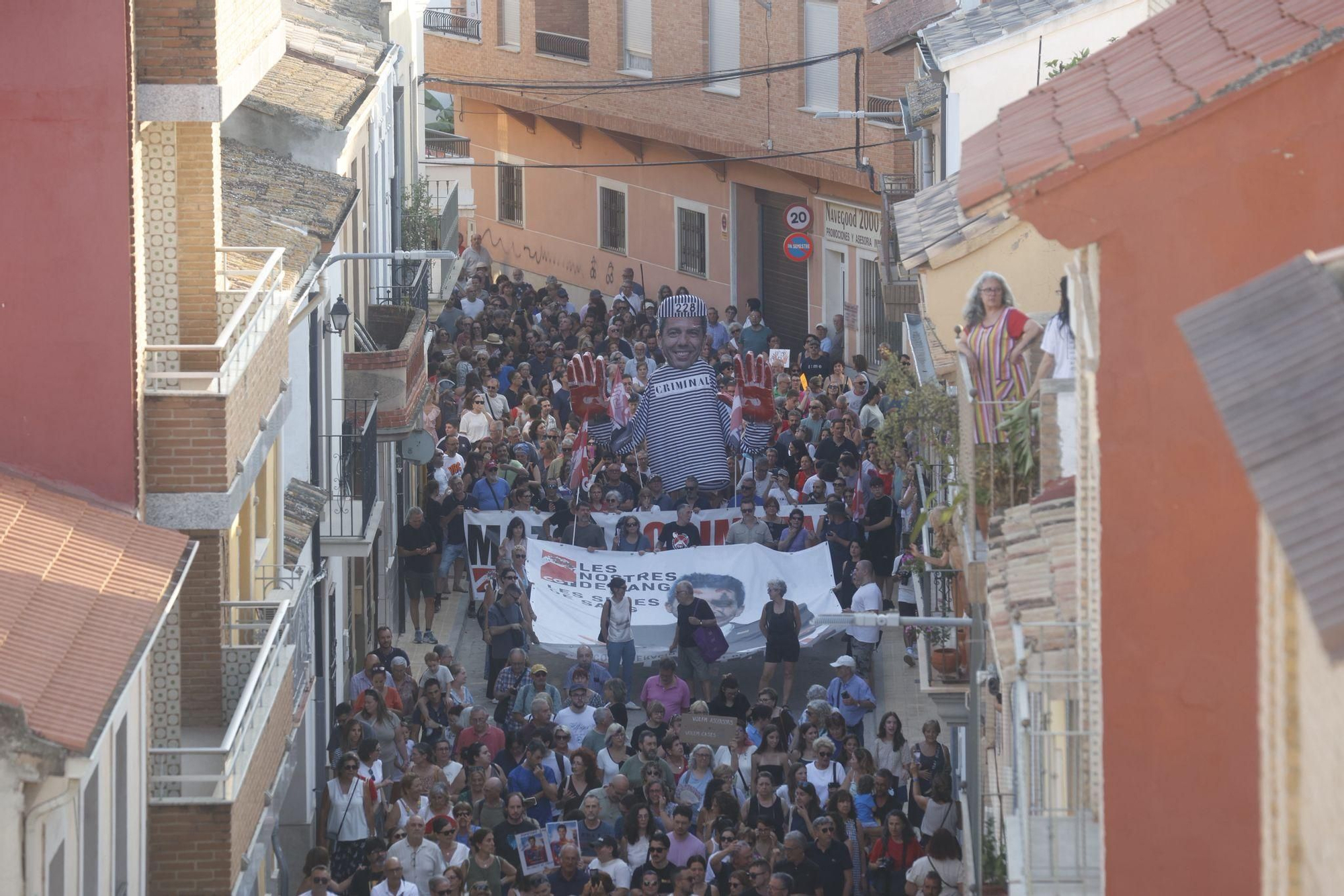 La novena manifestación contra Mazón por la gestión de la dana desde Catarroja, en imágenes
