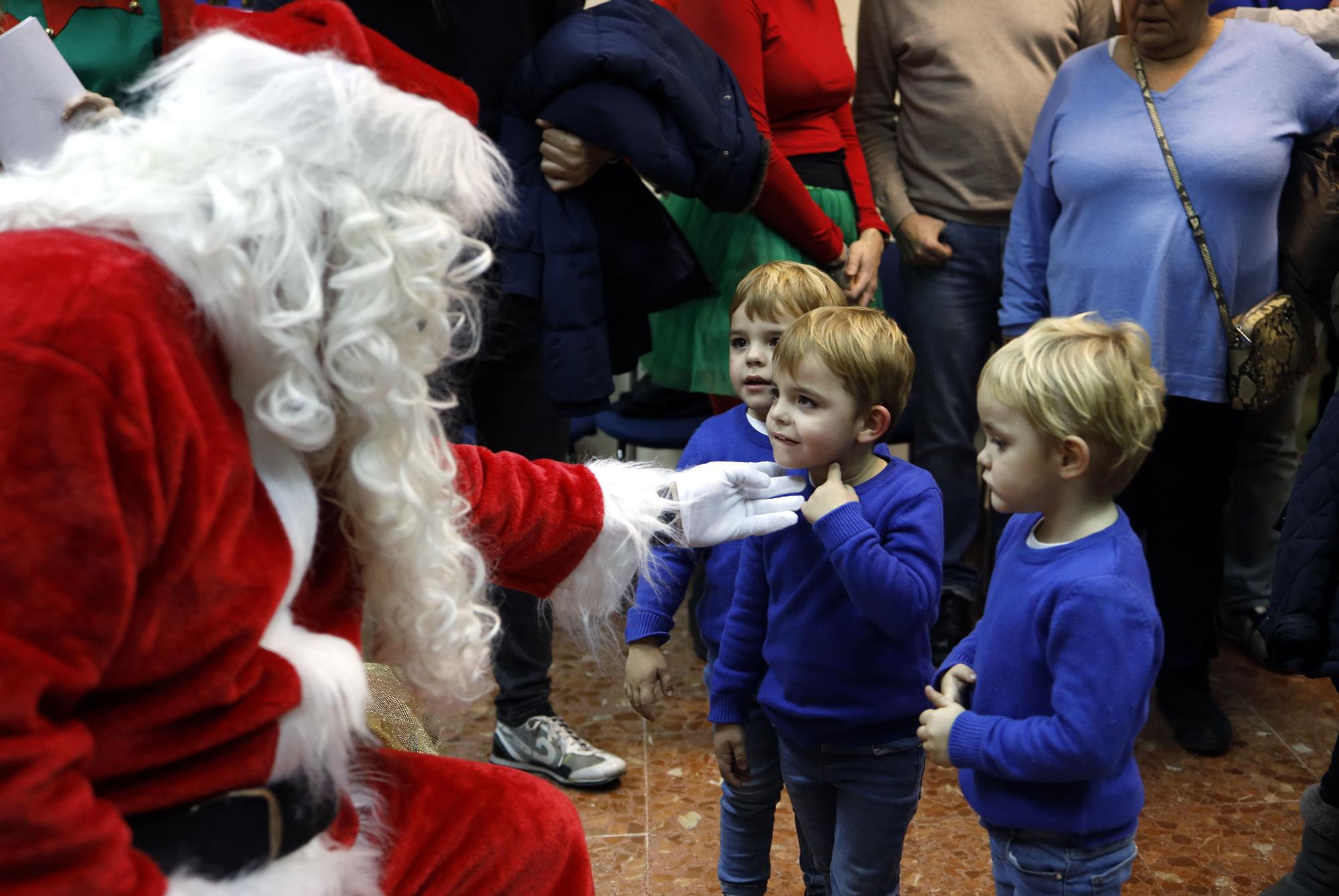 Papá Noel visita a los hijos de los agentes de Policía Nacional de Aragón