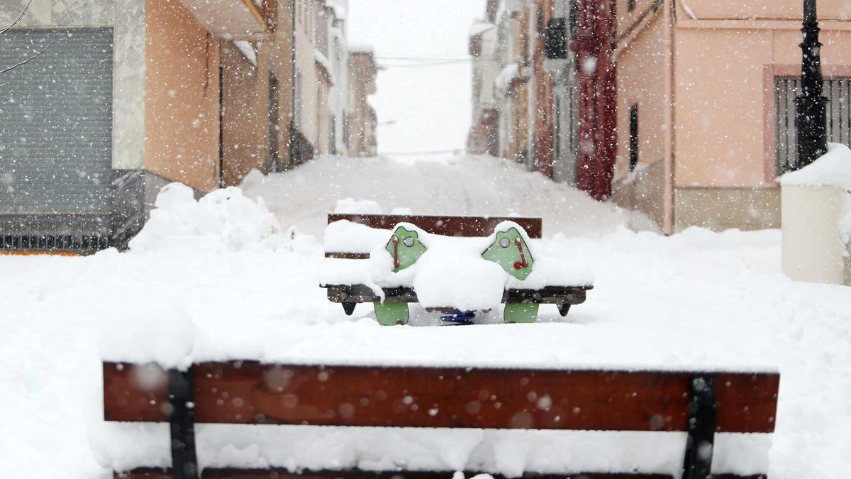 La nieve impide salir de casa en los pueblos del interior de la C. Valenciana