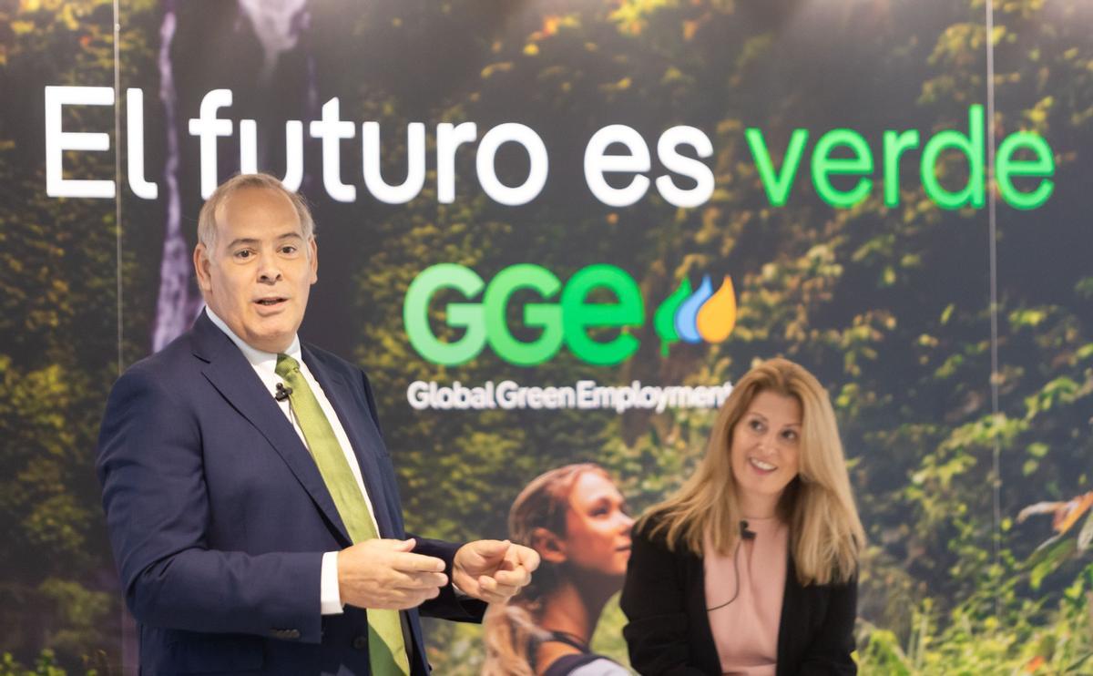 El consejero delegado de Iberdrola España, Mario Ruiz Tagle, y la directora de Talento Global de la eléctrica, Estrella Martín. 