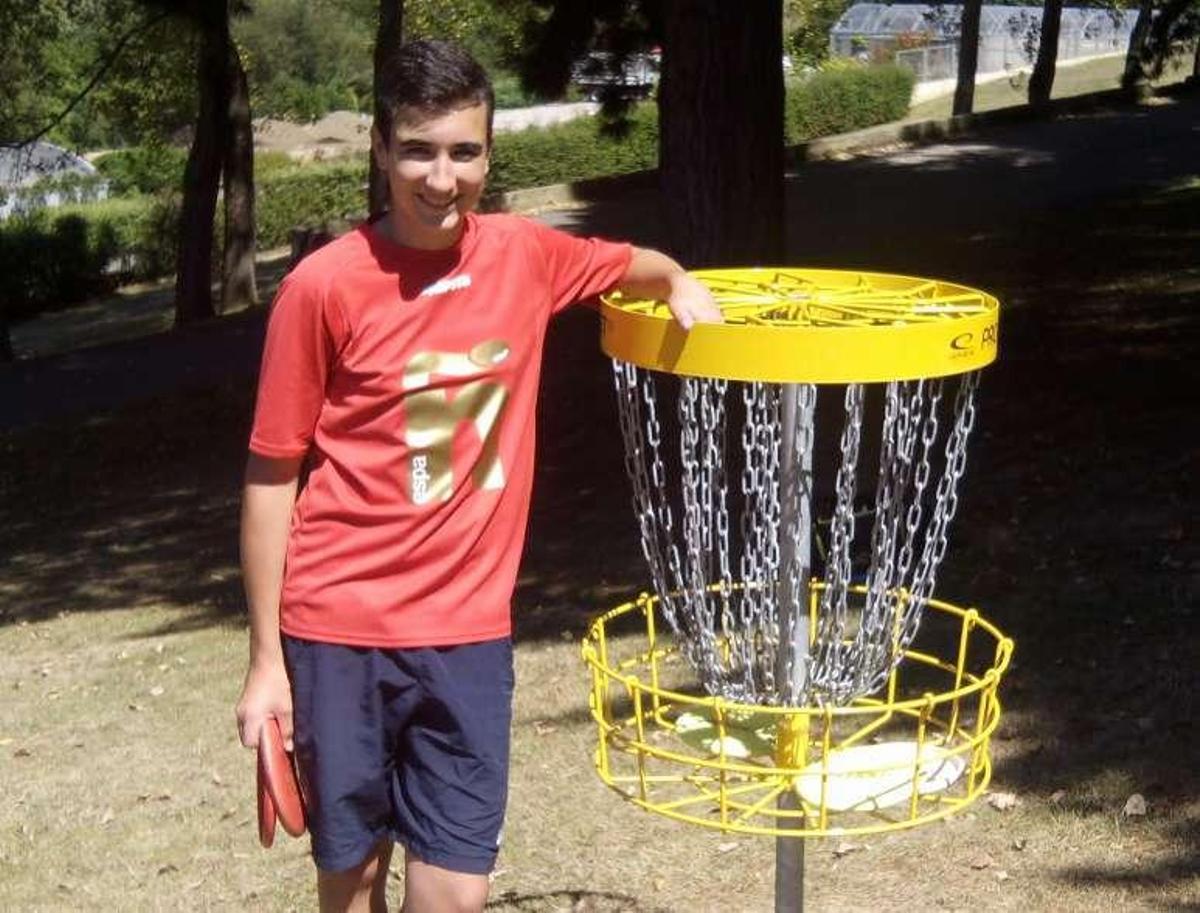 Oviedo levanta alto la copa del disc-golf