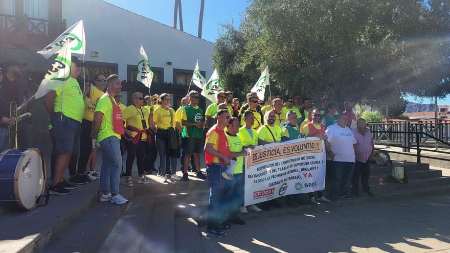 Un plante sindical con mucha bulla interrumpe el pleno y fuerza a negociar