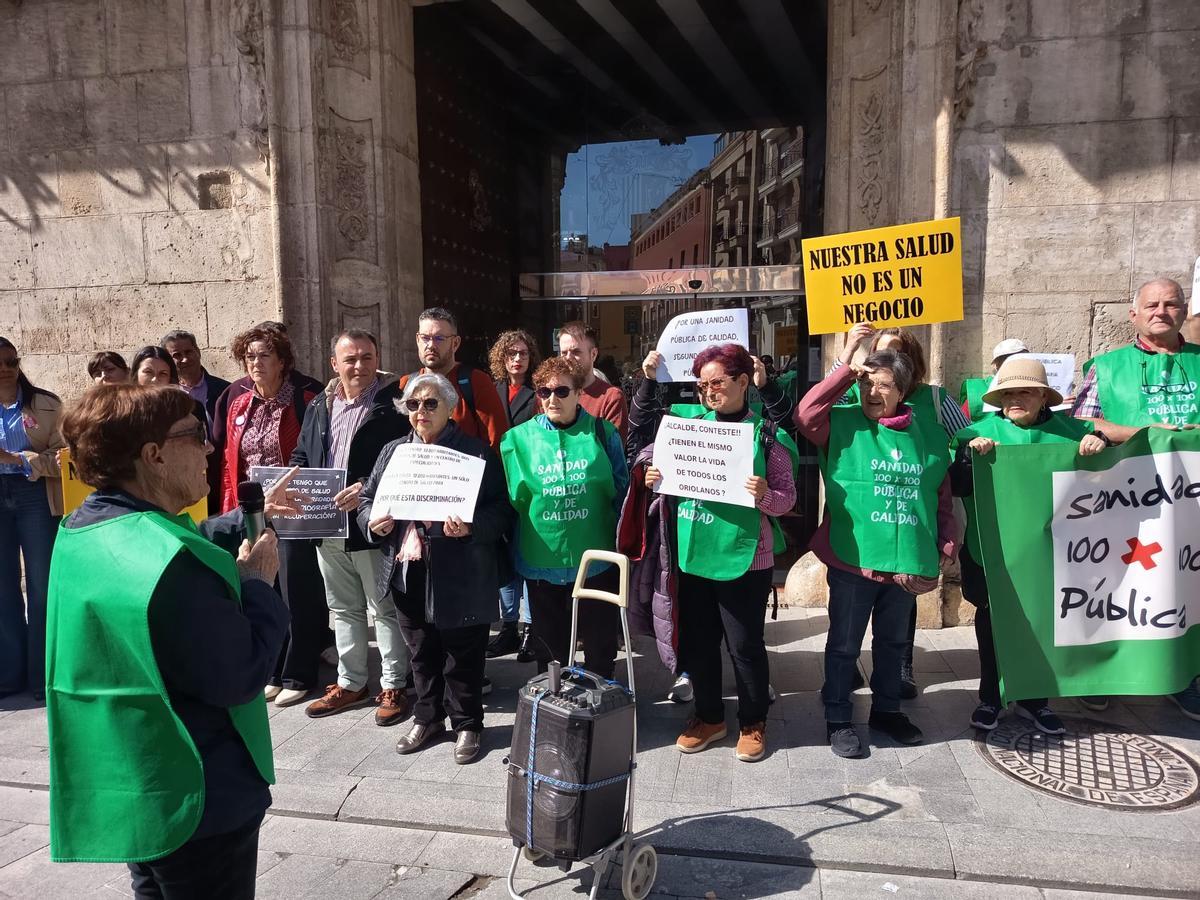 Protesta en el Ayuntamiento oriolano