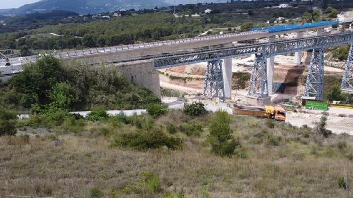 La construcción del nuevo viaducto ya está en su fase final