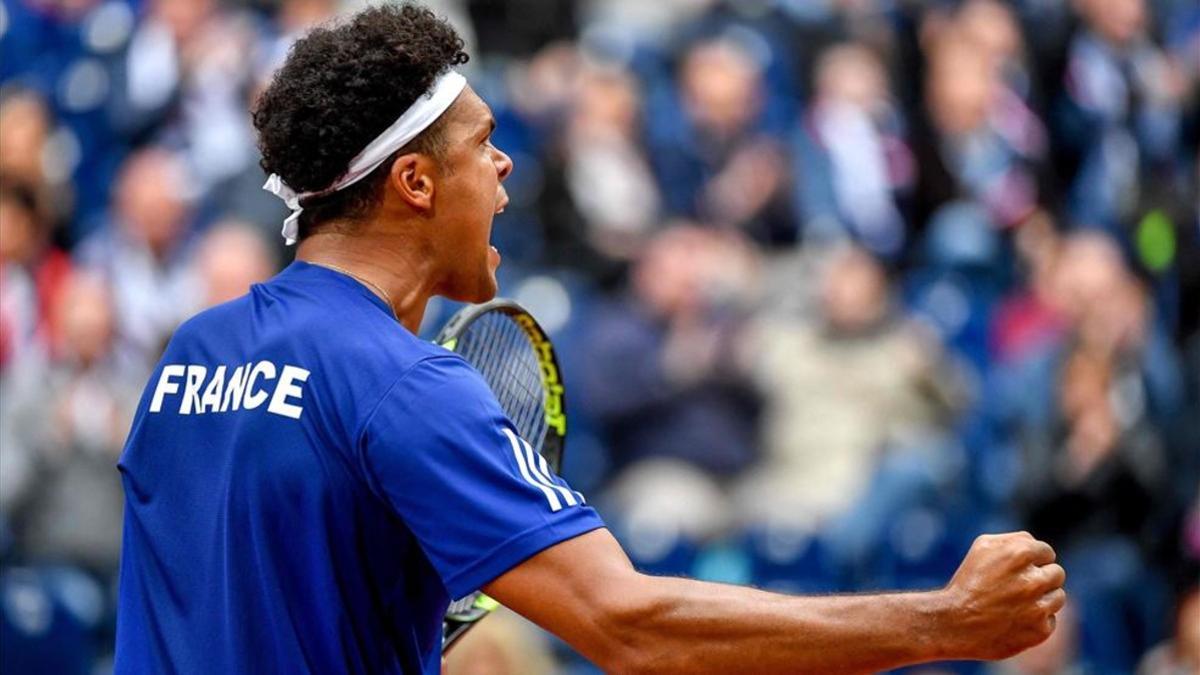 Tsonga celebra el punto que le dio a Francia en la Davis