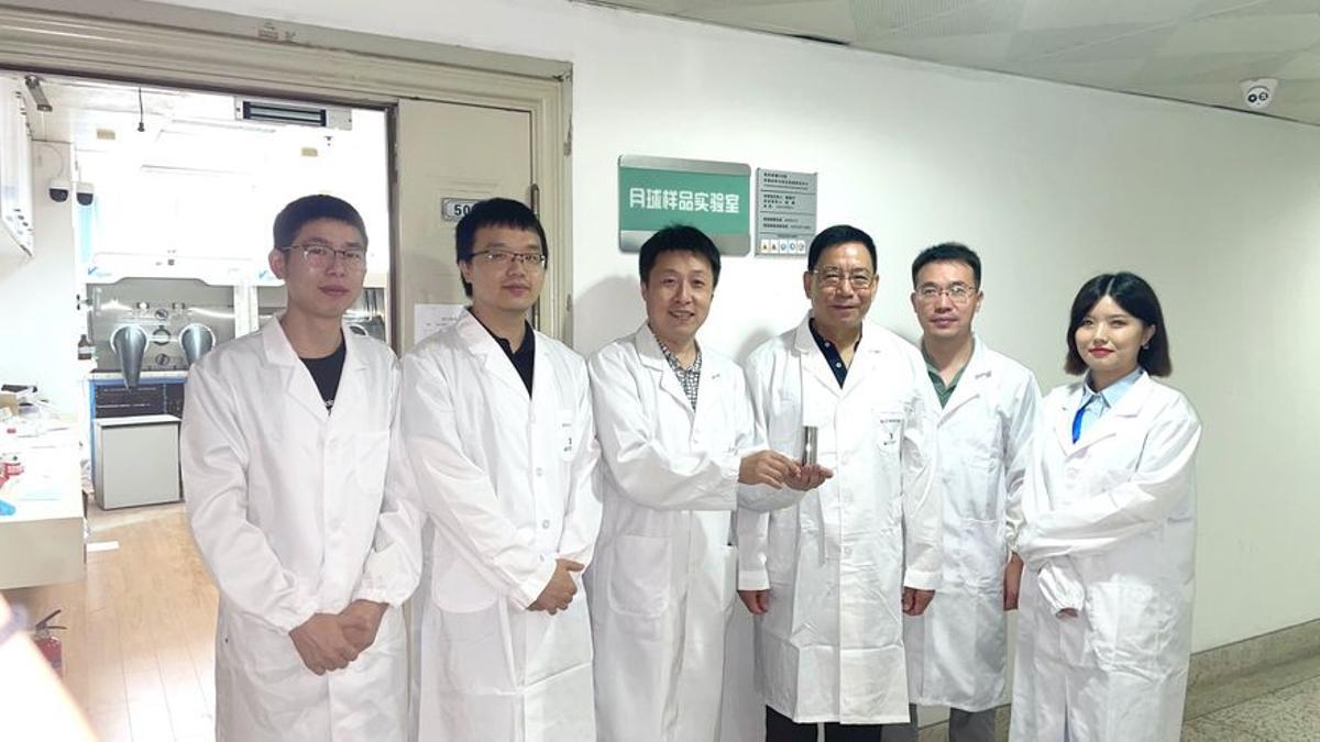 El equipo científico de la Universidad de Nanjing.