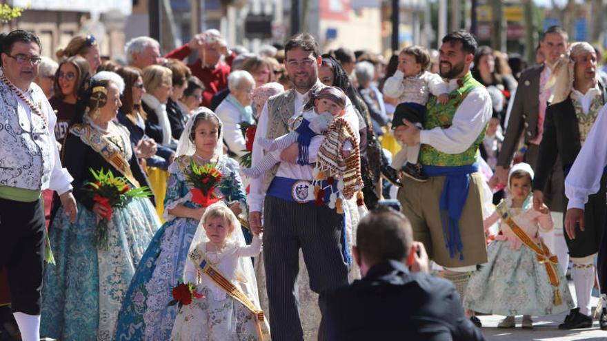 Los turistas no se predieron la ofrenda