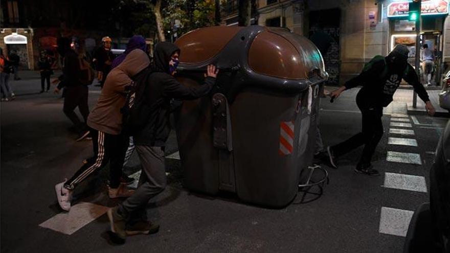 Los Mossos y la Policía contienen una manifestación de CDR en Barcelona